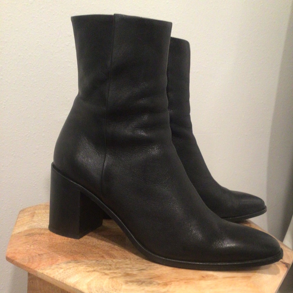 Massimo Dutti, Ancle Boots Leather, Black,  made in Spain Size 8 (39 euro)